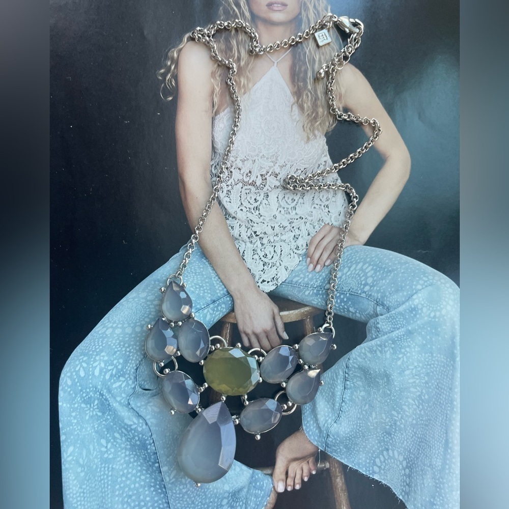statement necklace - Picture 3 of 3